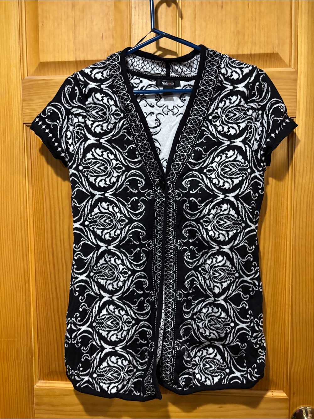 Style & Co. Black and White V-Neck Short Sleeve Knit Top